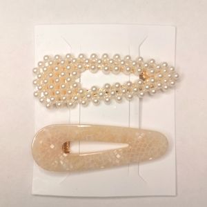 Set of two hair clips